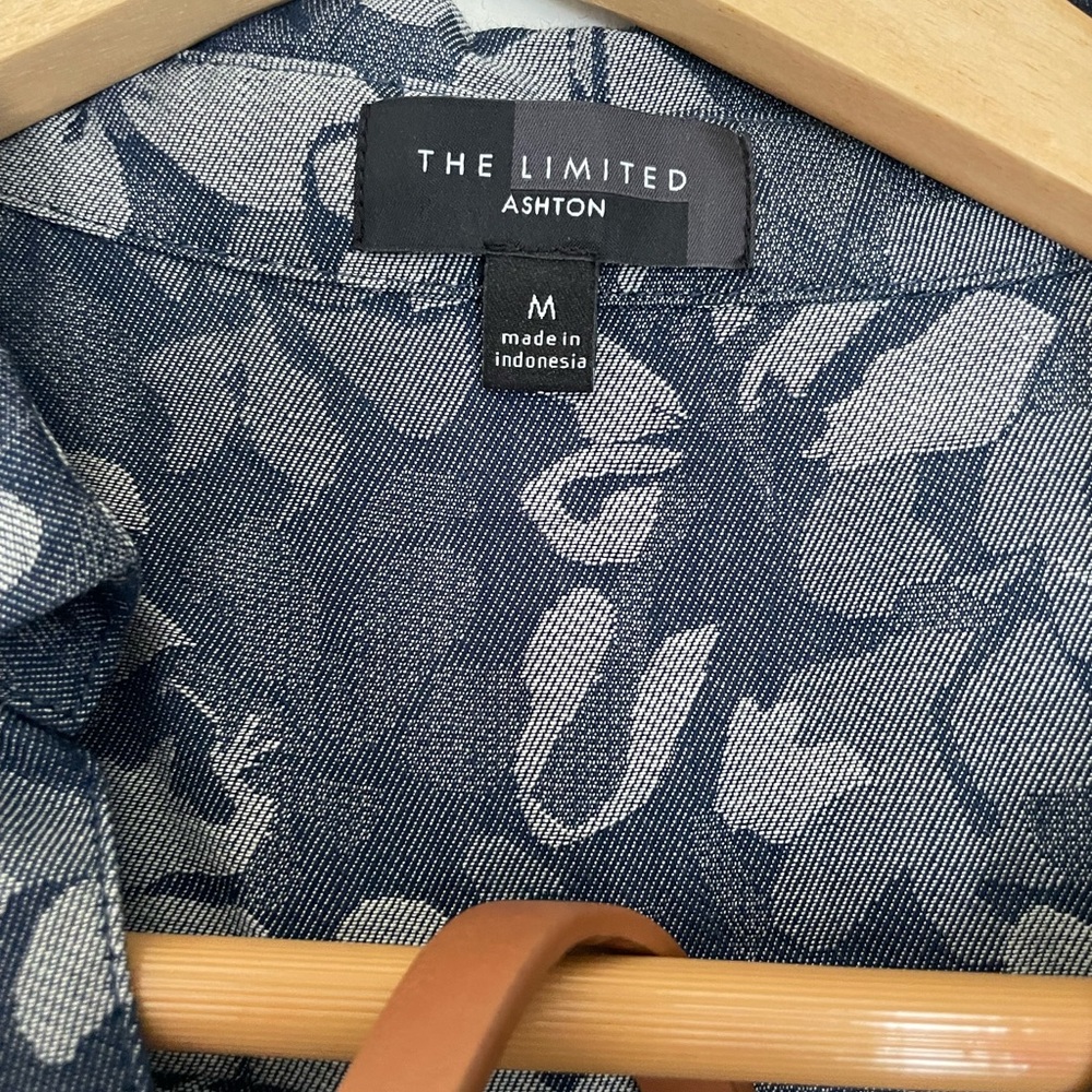 Limited dress - faux denim coloring, floral pattern with tan belt